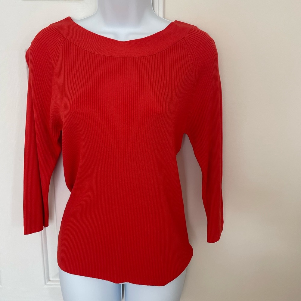 🥕Beautiful SML Top🥕 - Picture 2 of 5
